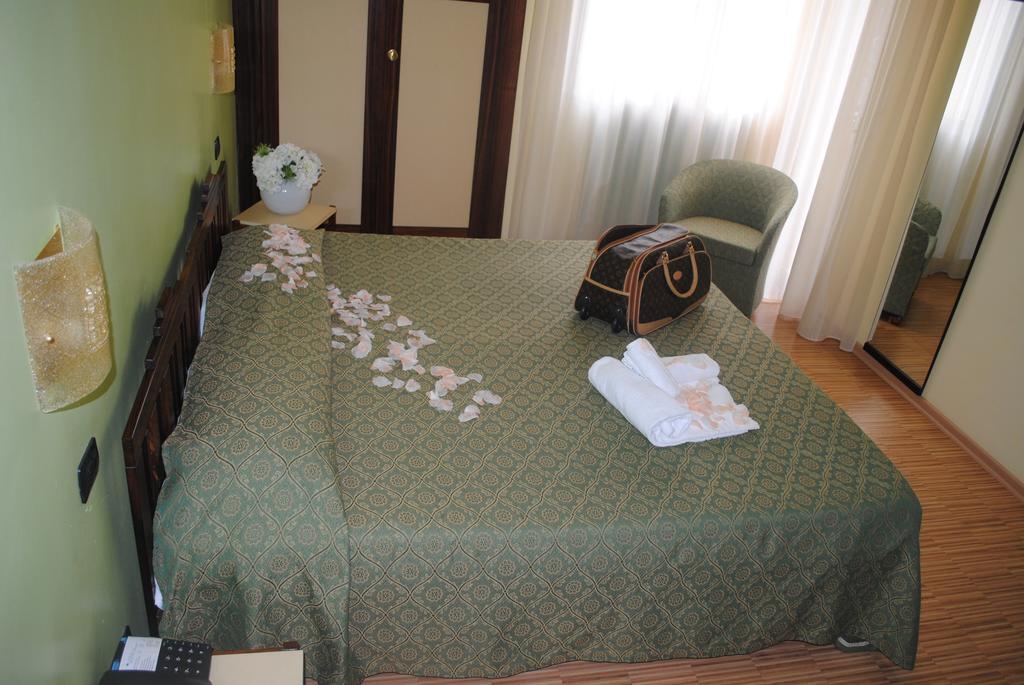 Hotel Rosa Del Deserto Castrocaro Terme Eksteriør bilde