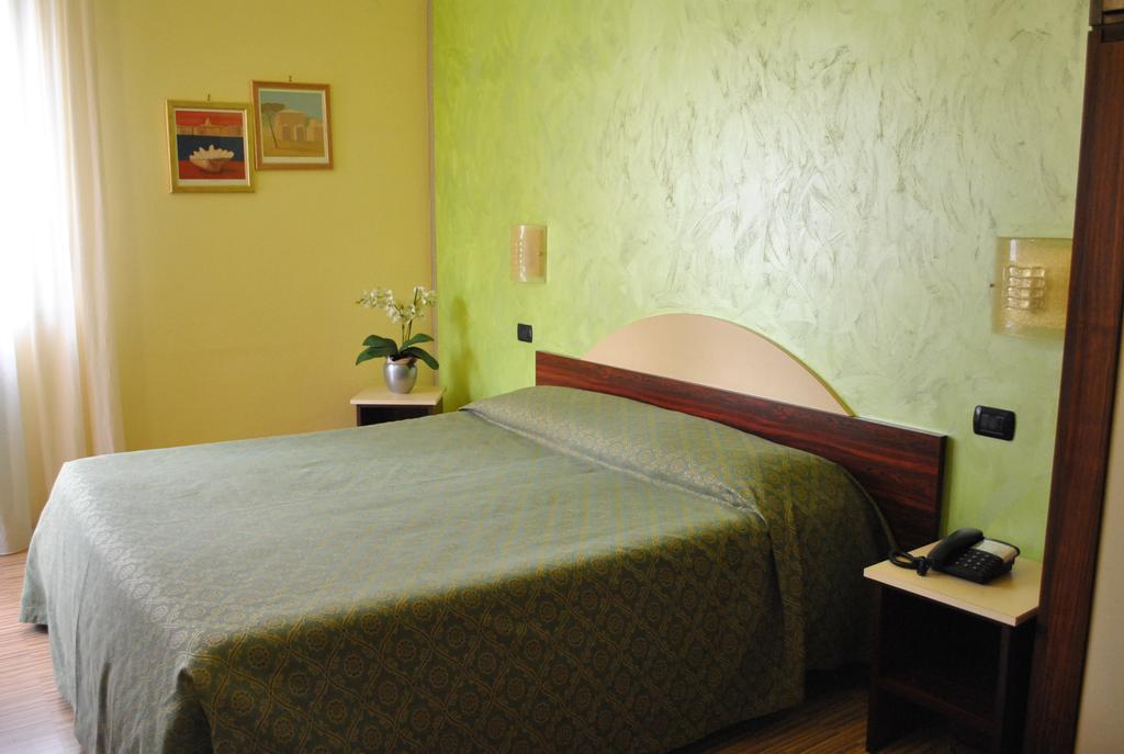 Hotel Rosa Del Deserto Castrocaro Terme Eksteriør bilde